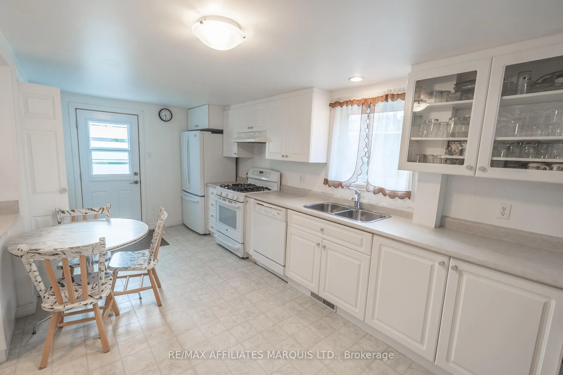 Photo 4 of 1200 Notre Dame Street, Cornwall — HOMEH