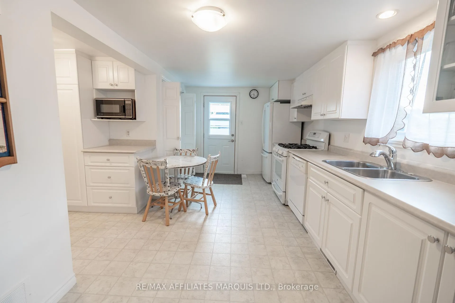 Photo 5 of 1200 Notre Dame Street, Cornwall — HOMEH