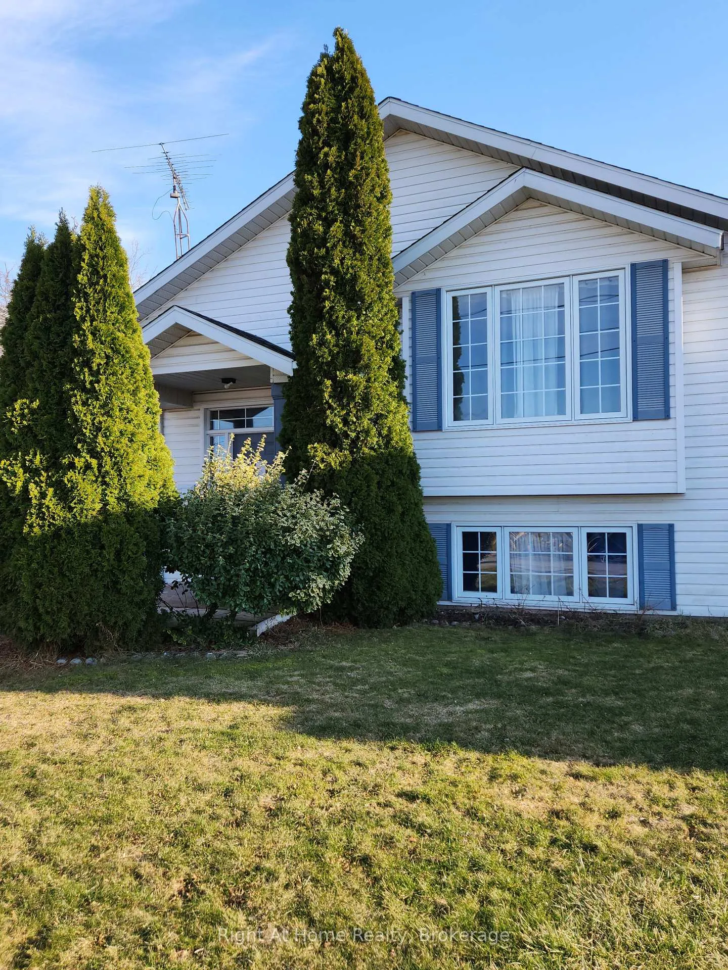 Front of 5524 Fraser Street