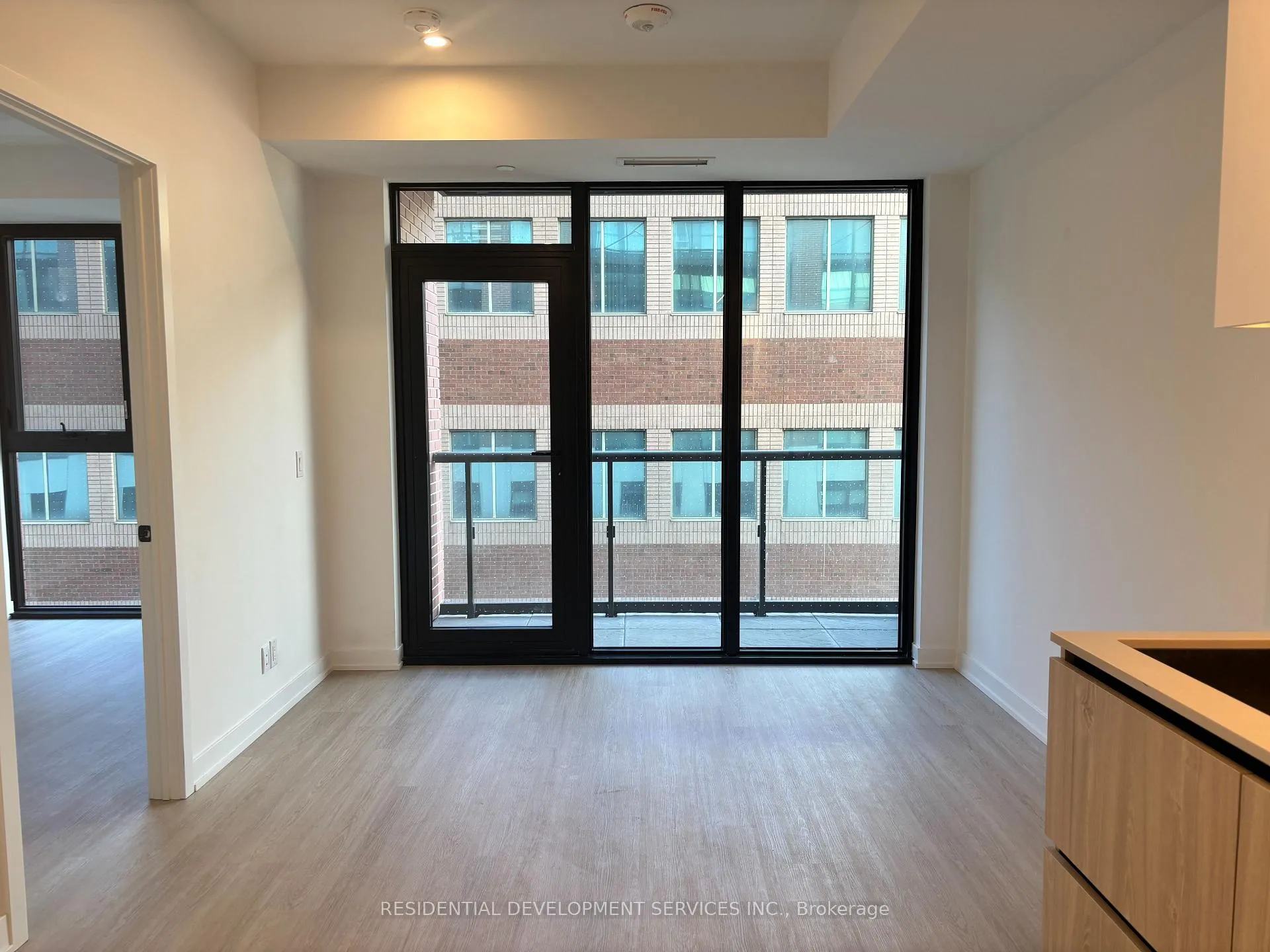 Photo 8 of Unit 302, 699 Sheppard Avenue E, North York, Bayview Village — HOMEH