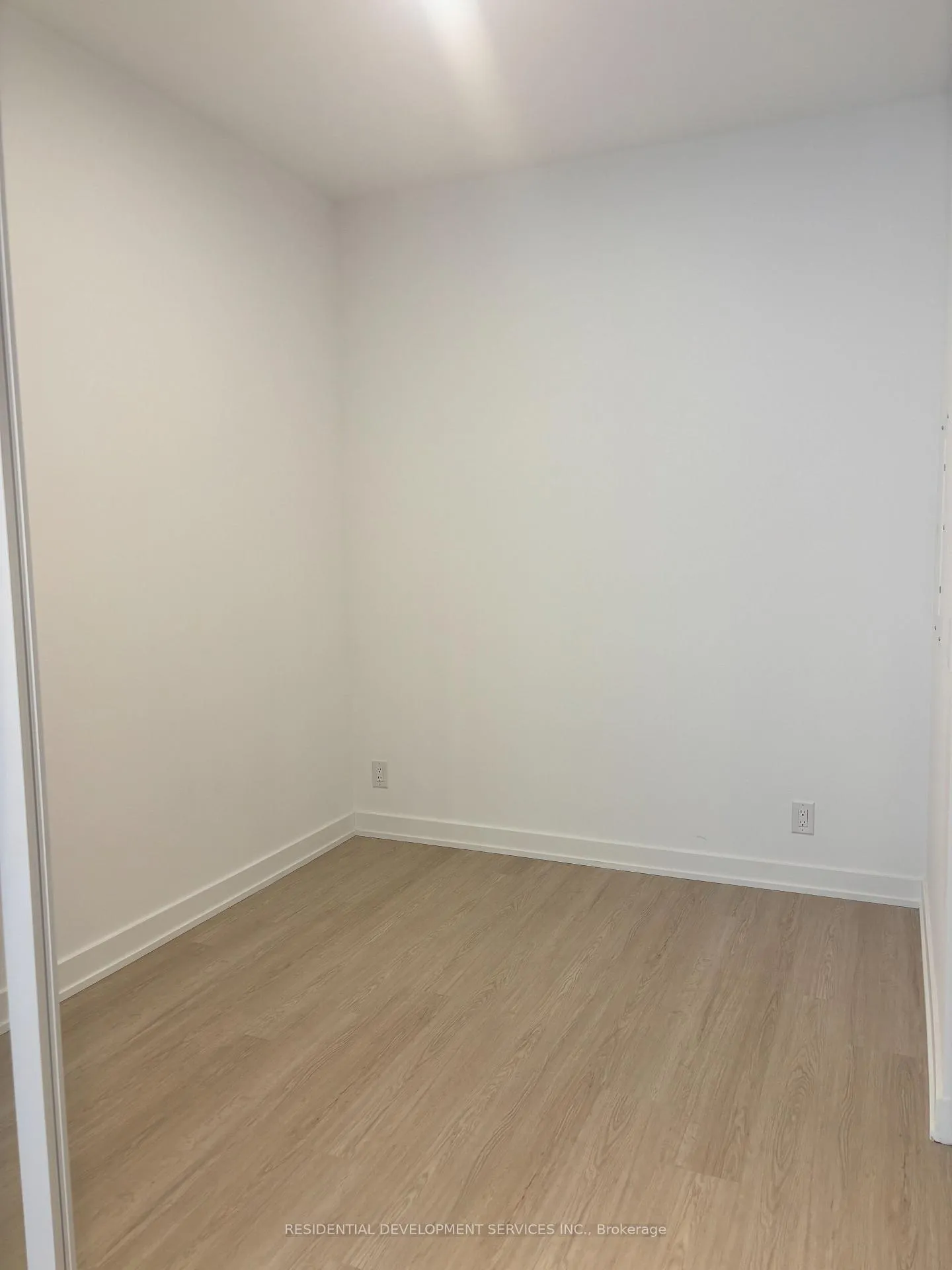Photo 10 of Unit 302, 699 Sheppard Avenue E, North York, Bayview Village — HOMEH