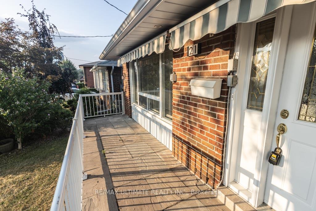 Photo 4 of 21 Doerr Road, Scarborough, Bendale — HOMEH