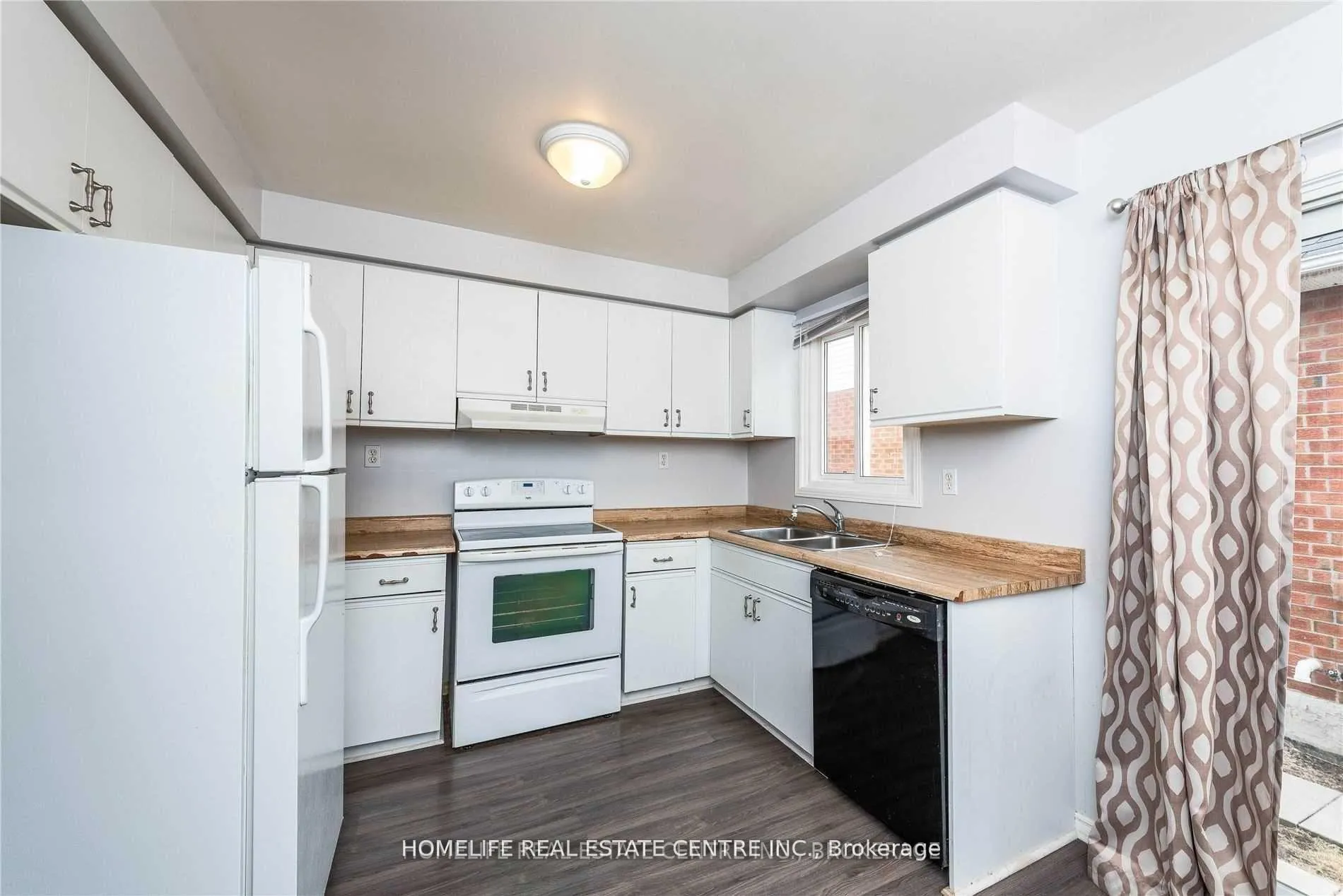 Photo 9 of 79 Hart Boulevard, Clarington, Newcastle — HOMEH