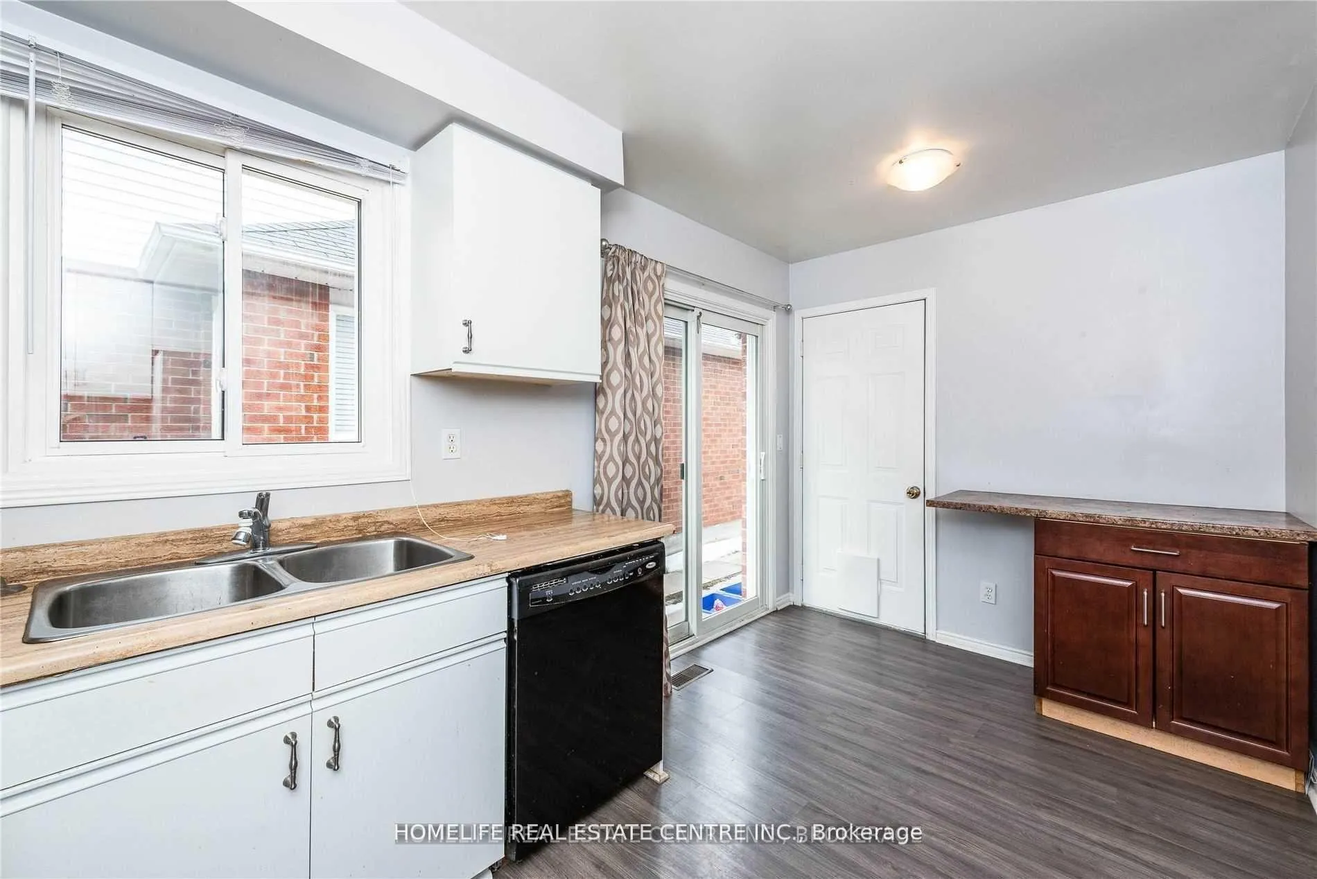 Photo 12 of 79 Hart Boulevard, Clarington, Newcastle — HOMEH