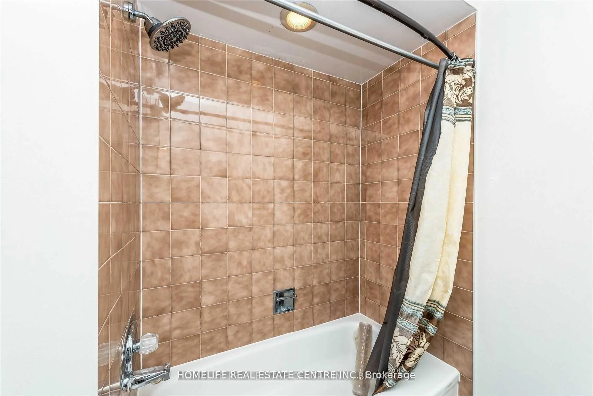 Photo 23 of 79 Hart Boulevard, Clarington, Newcastle — HOMEH
