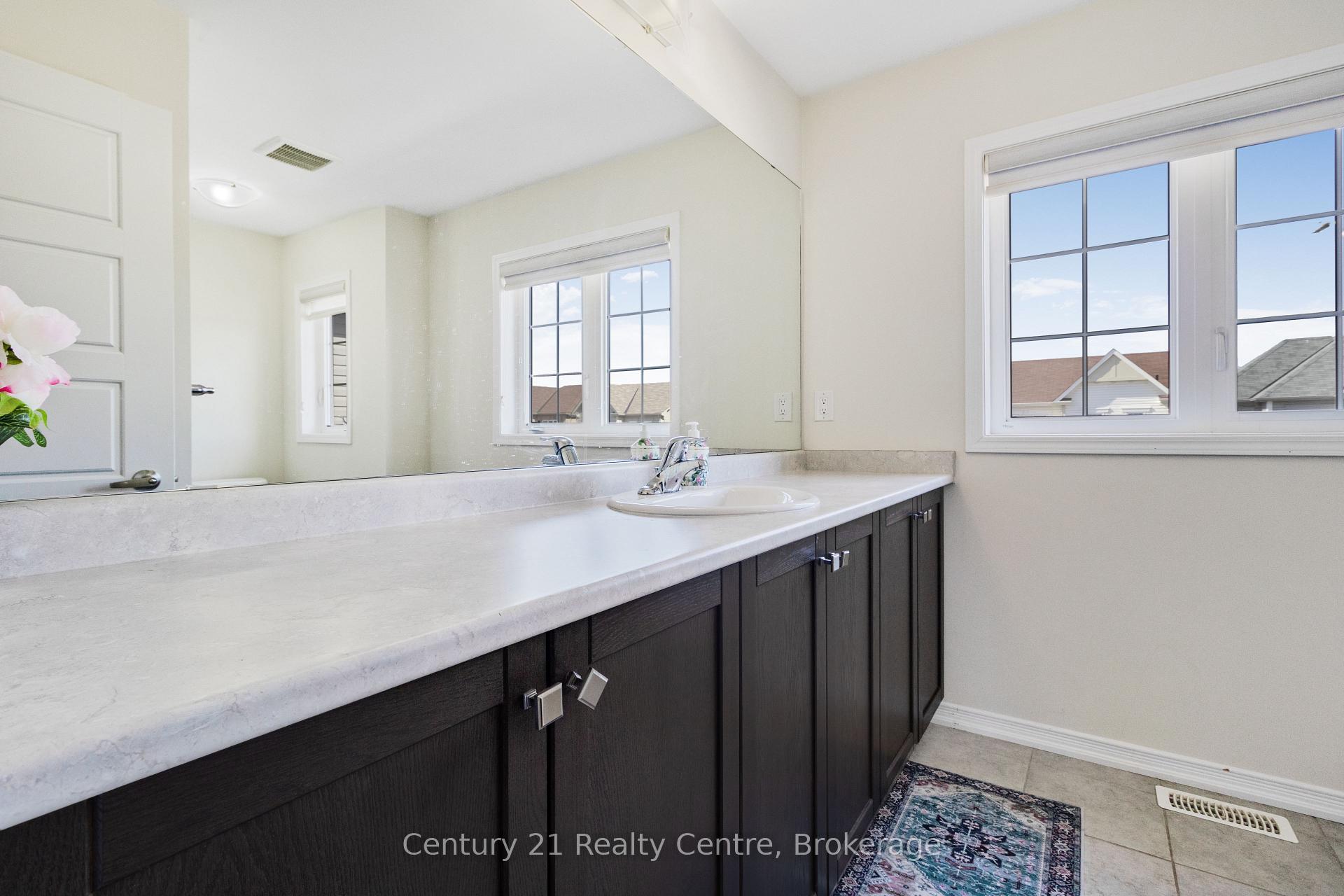 Photo 18 of 57 Esther Crescent, Thorold, Hurricane/Merrittville — HOMEH