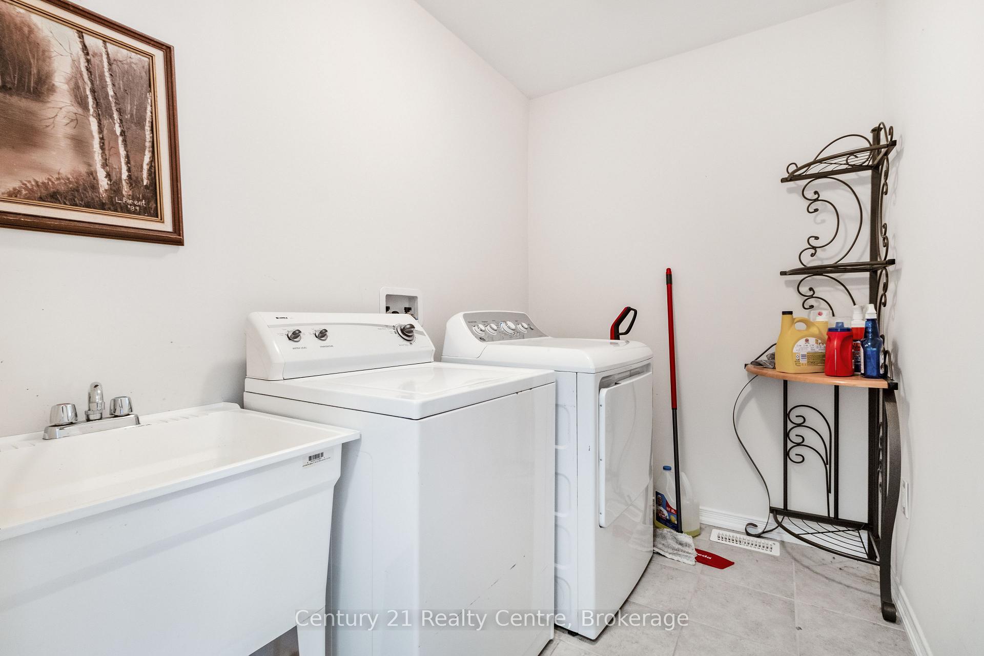 Photo 21 of 57 Esther Crescent, Thorold, Hurricane/Merrittville — HOMEH