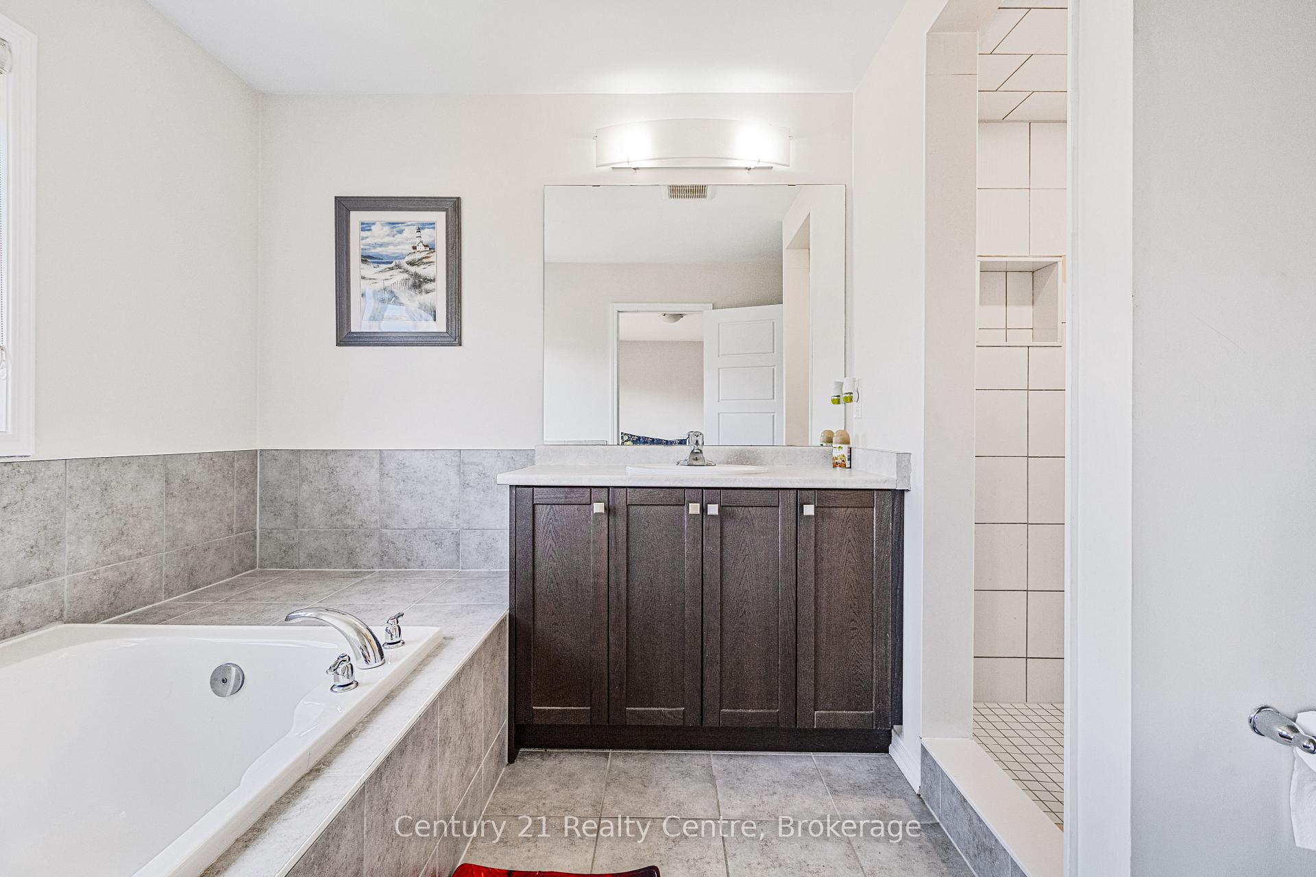 Photo 25 of 57 Esther Crescent, Thorold, Hurricane/Merrittville — HOMEH