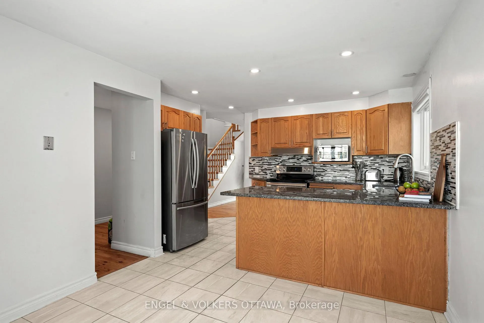 Photo 15 of 2060 Gardenway Drive, Ottawa, Fallingbrook/Gardenway South — HOMEH