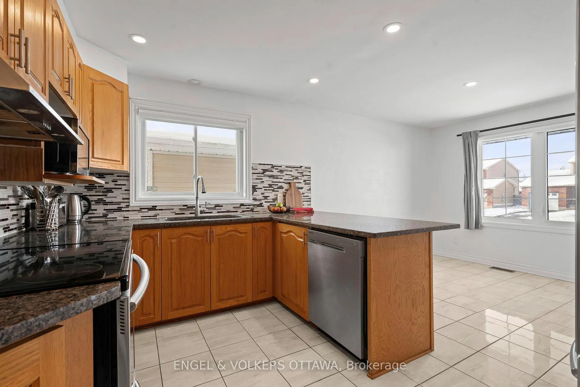 Photo 19 of 2060 Gardenway Drive, Ottawa, Fallingbrook/Gardenway South — HOMEH