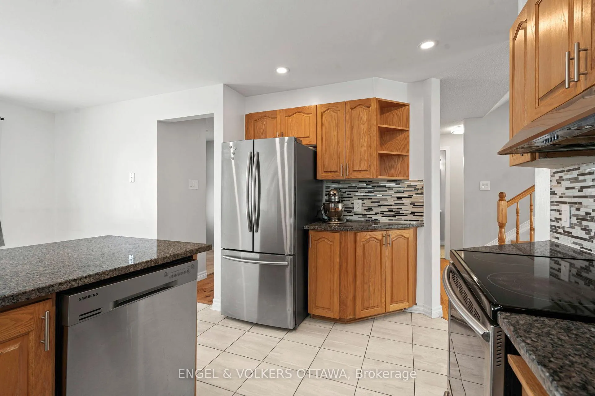 Photo 25 of 2060 Gardenway Drive, Ottawa, Fallingbrook/Gardenway South — HOMEH