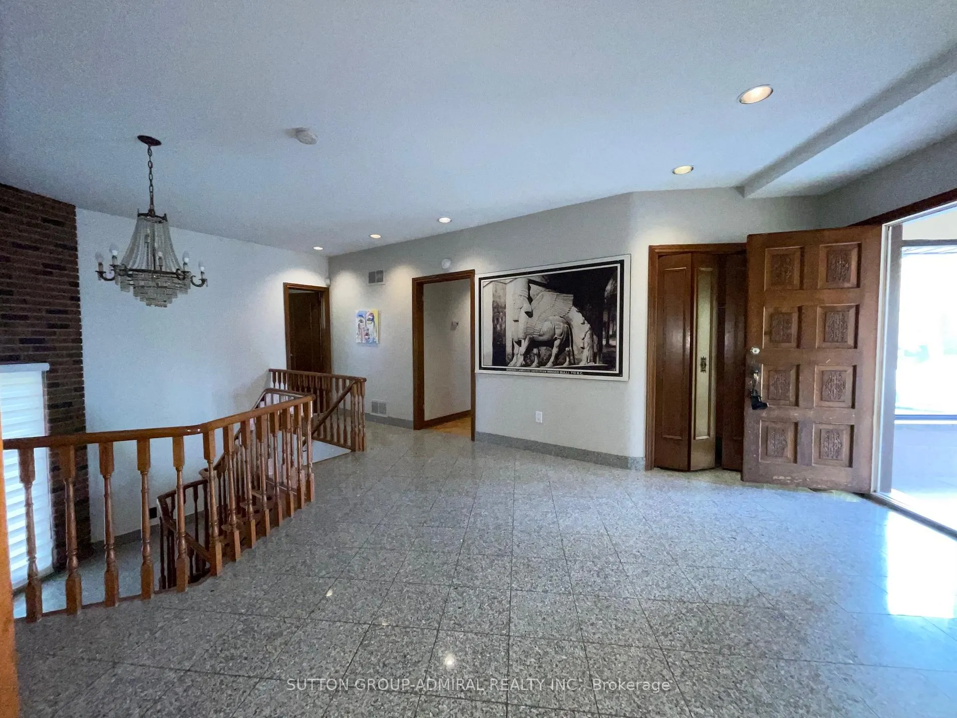Photo 5 of 10623 Clarkway Drive, Brampton, Brampton East — HOMEH