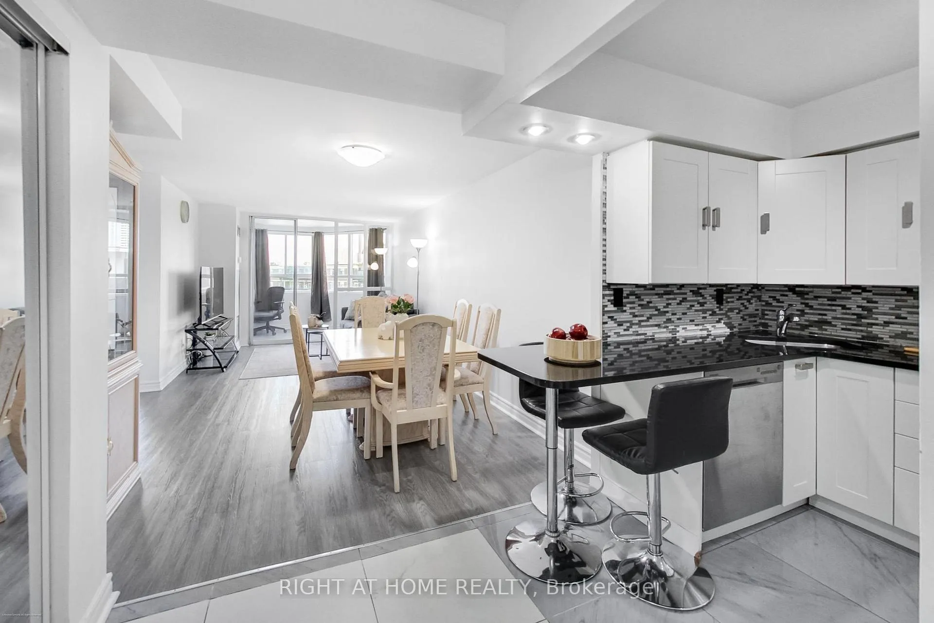 Photo 4 of Unit 1109, 4 Park Vista, Toronto, O'Connor-Parkview — HOMEH