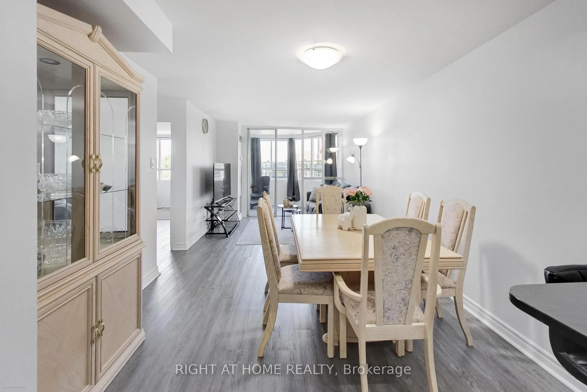 Photo 5 of Unit 1109, 4 Park Vista, Toronto, O'Connor-Parkview — HOMEH