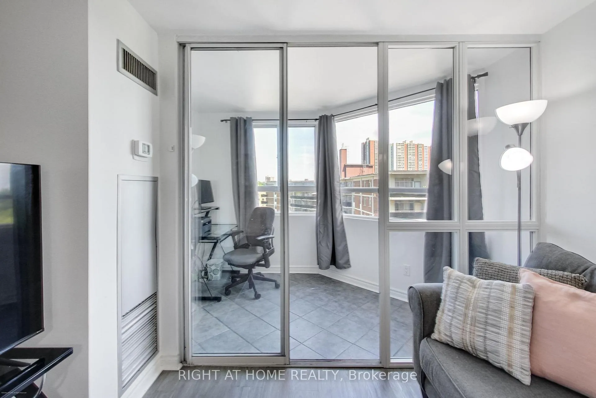 Photo 10 of Unit 1109, 4 Park Vista, Toronto, O'Connor-Parkview — HOMEH