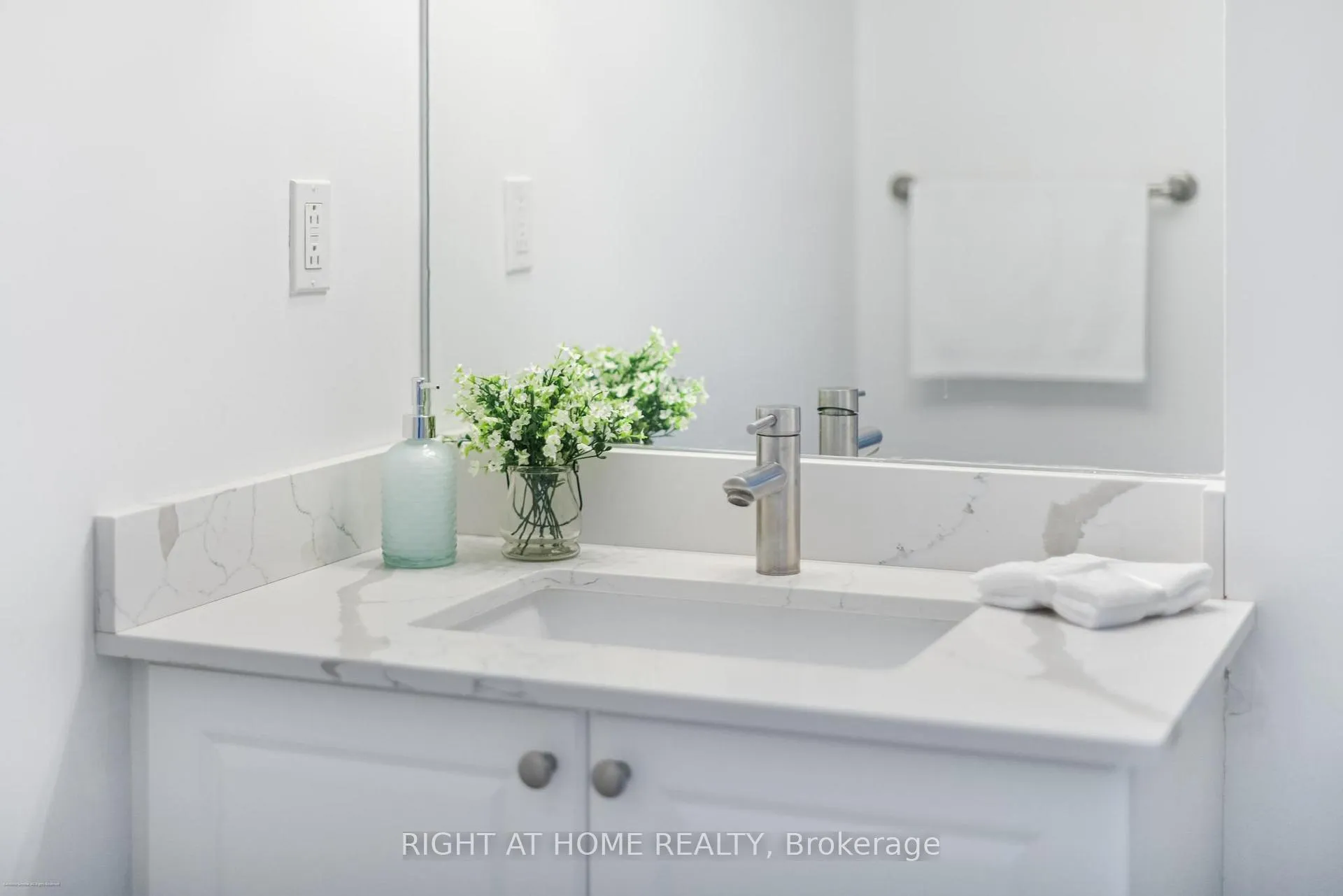 Photo 15 of Unit 1109, 4 Park Vista, Toronto, O'Connor-Parkview — HOMEH