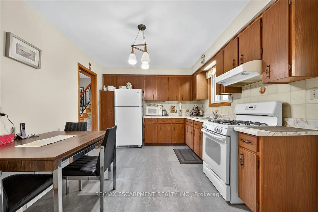 Photo 10 of 5 Third Road E, Hamilton, Rural Stoney Creek — HOMEH