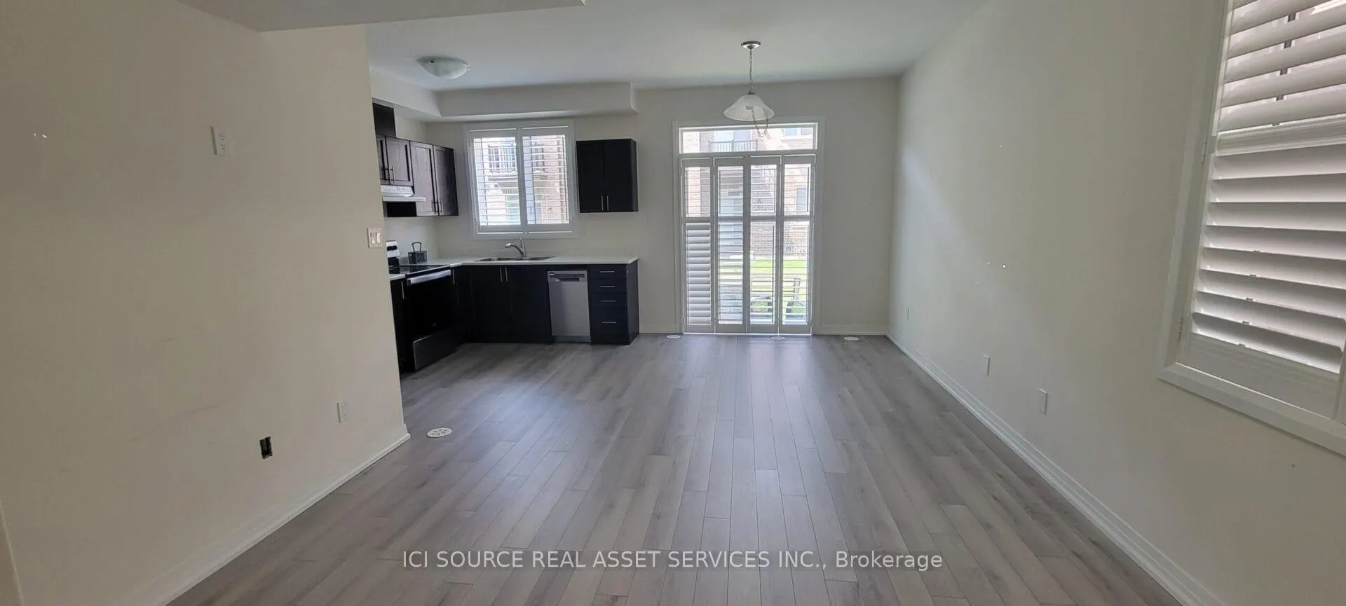 Photo 3 of Unit 2, 76 Carneros Way, Markham, Cedar Grove — HOMEH