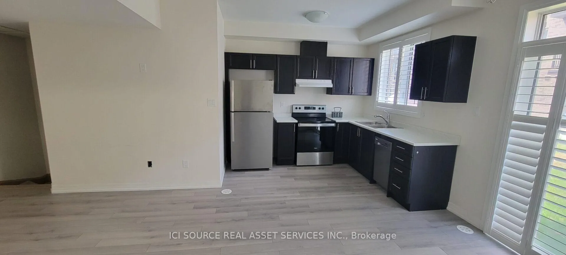 Photo 5 of Unit 2, 76 Carneros Way, Markham, Cedar Grove — HOMEH