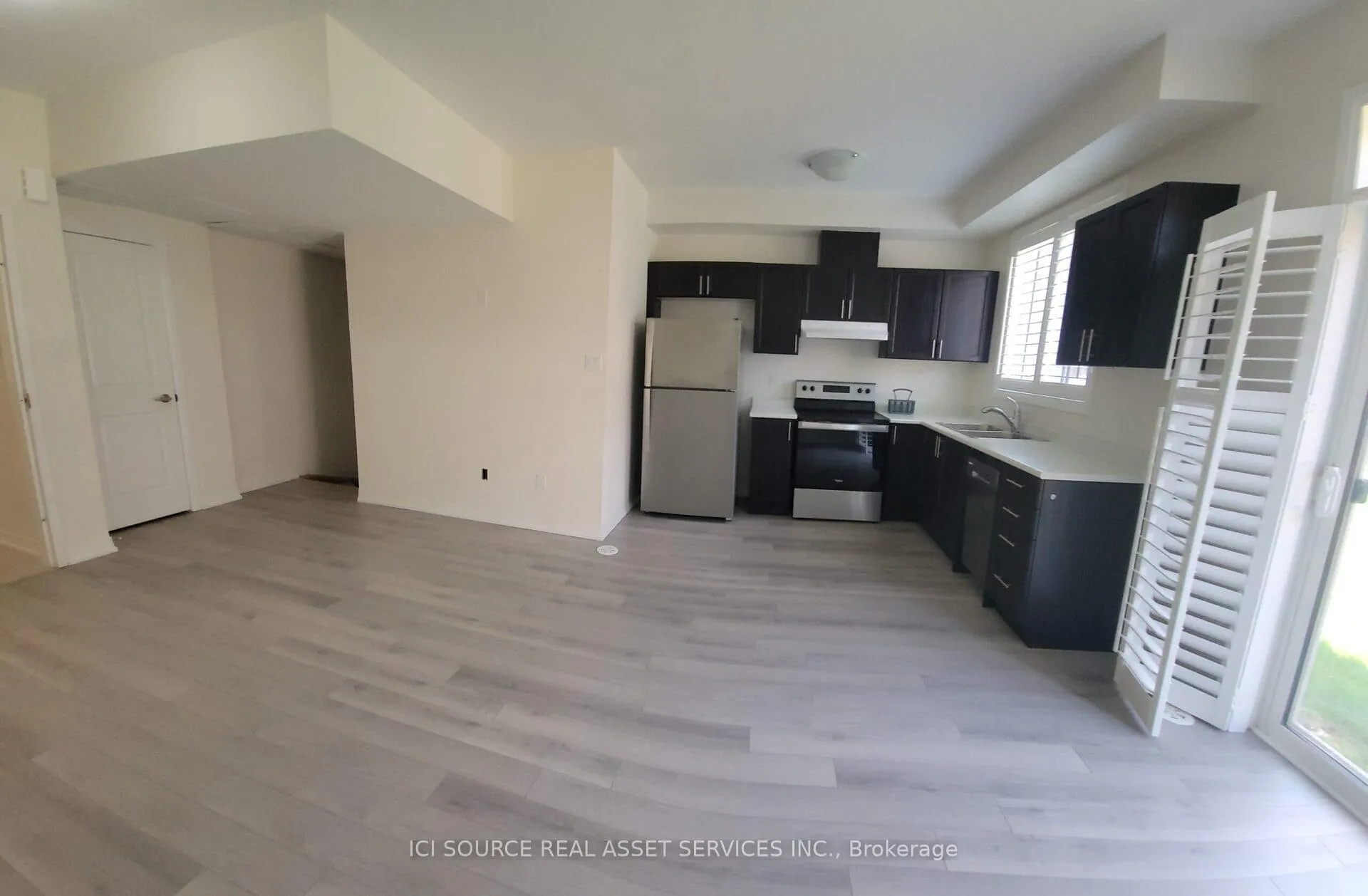 Photo 6 of Unit 2, 76 Carneros Way, Markham, Cedar Grove — HOMEH