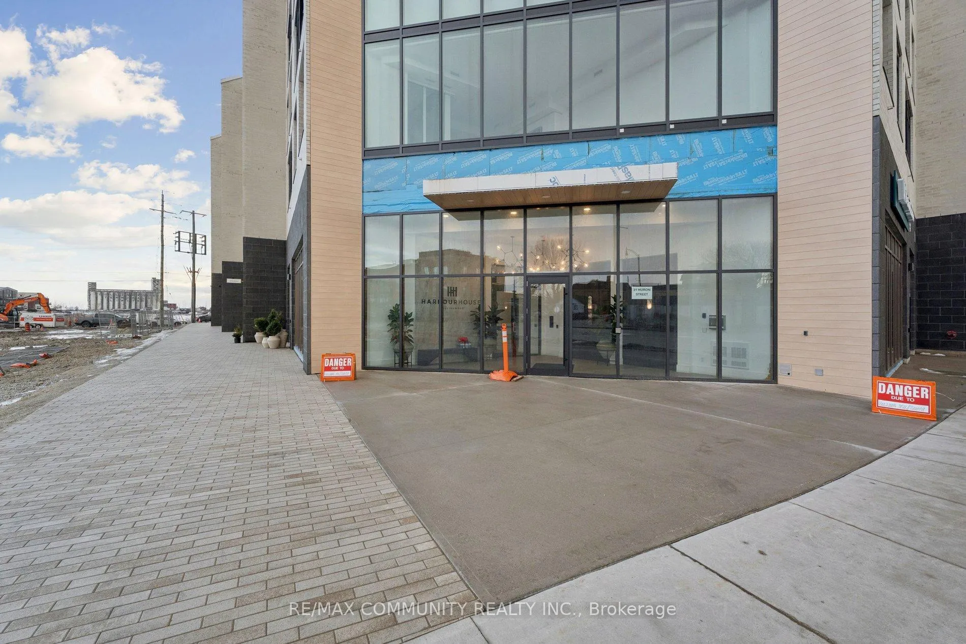 Photo 4 of Unit 415, 31 Huron Street S, Collingwood — HOMEH