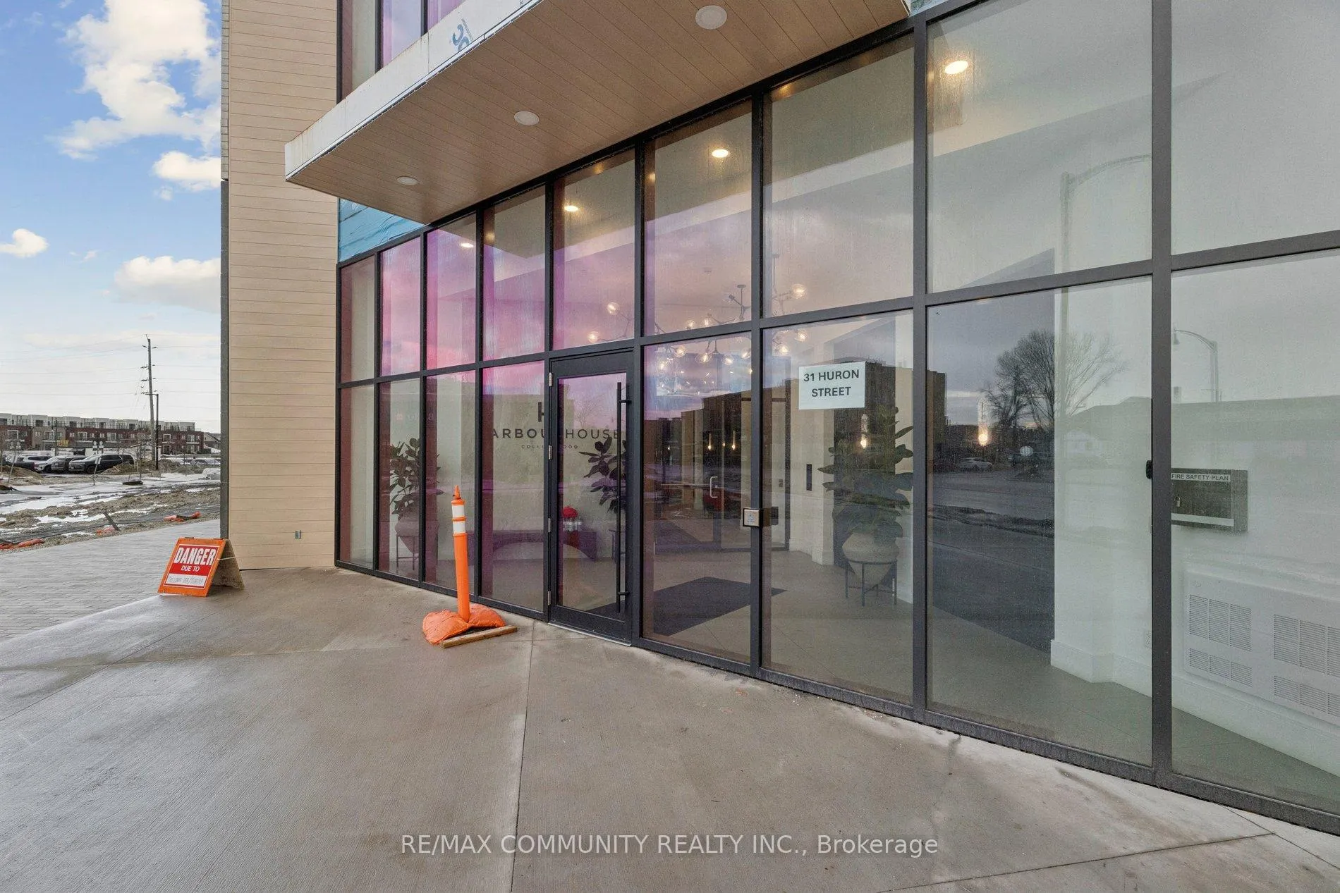 Photo 6 of Unit 415, 31 Huron Street S, Collingwood — HOMEH