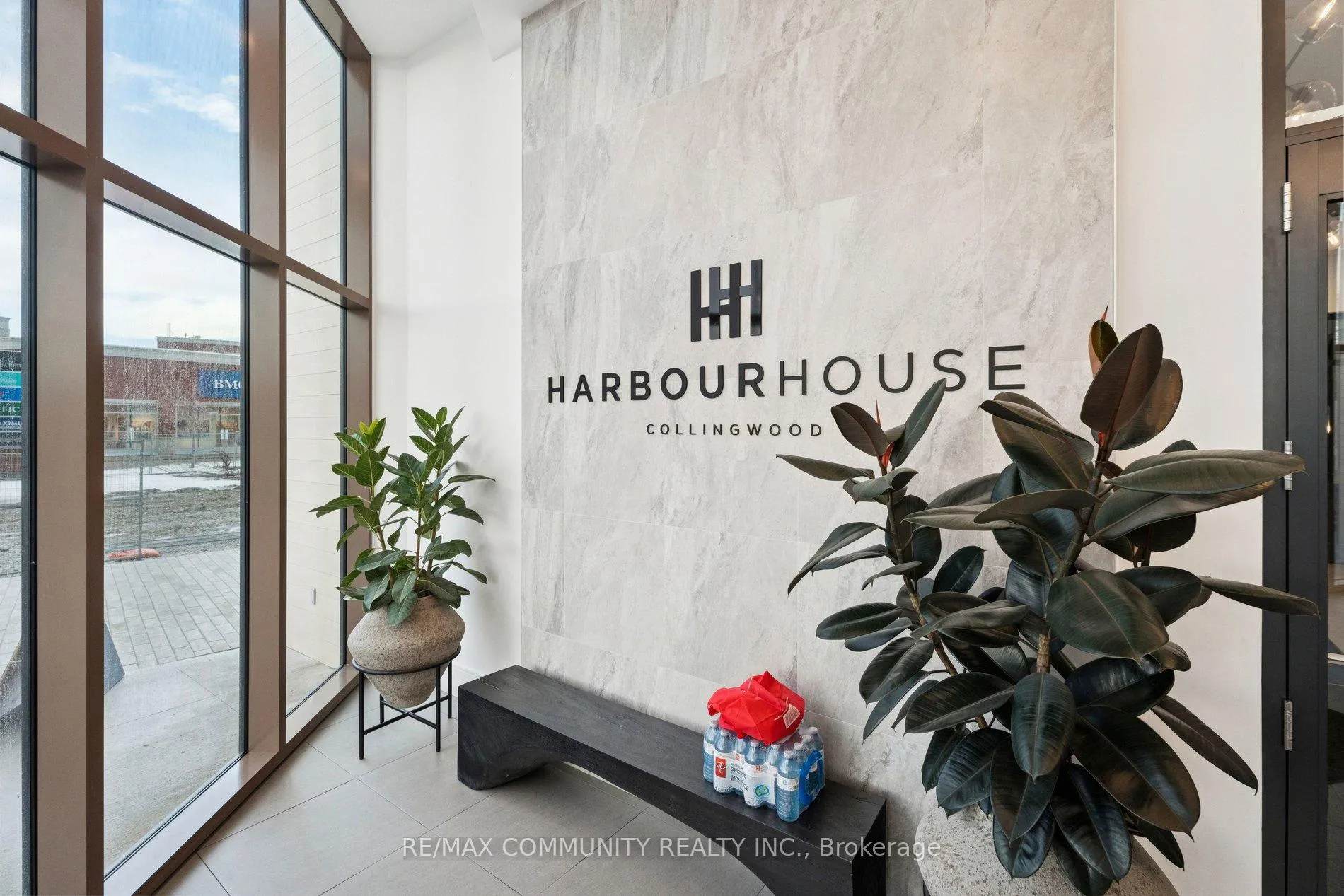 Photo 8 of Unit 415, 31 Huron Street S, Collingwood — HOMEH