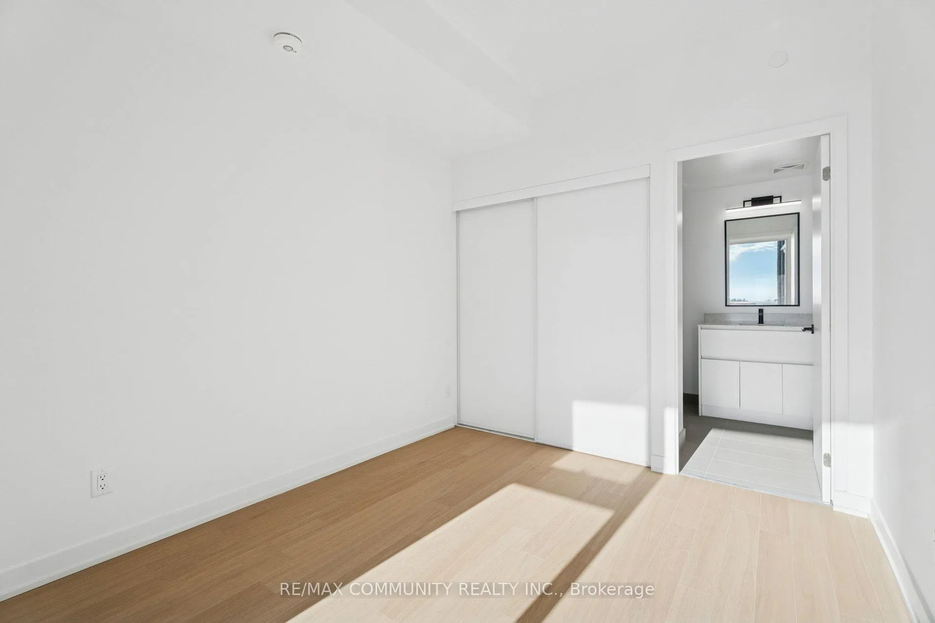 Photo 35 of Unit 415, 31 Huron Street S, Collingwood — HOMEH