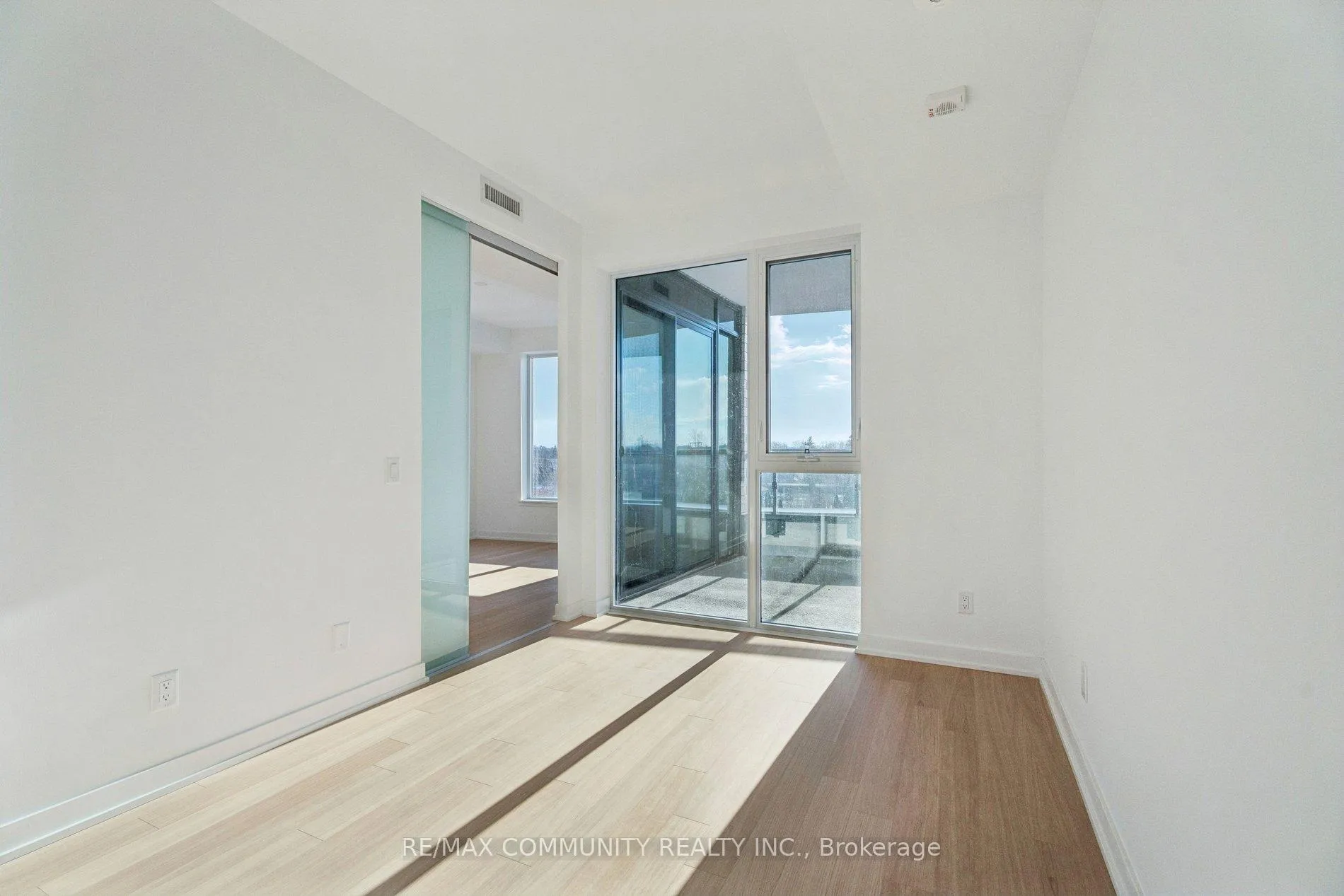 Photo 38 of Unit 415, 31 Huron Street S, Collingwood — HOMEH