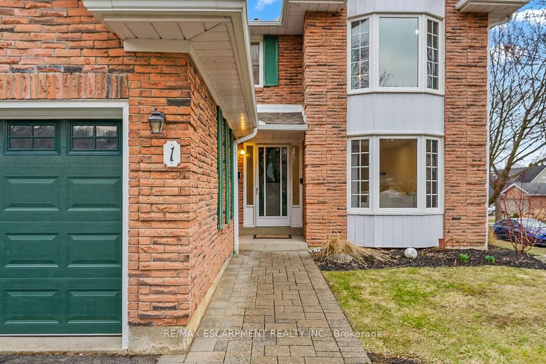 Photo 2 of 1 Parkway Place, Hamilton, Dundas — HOMEH