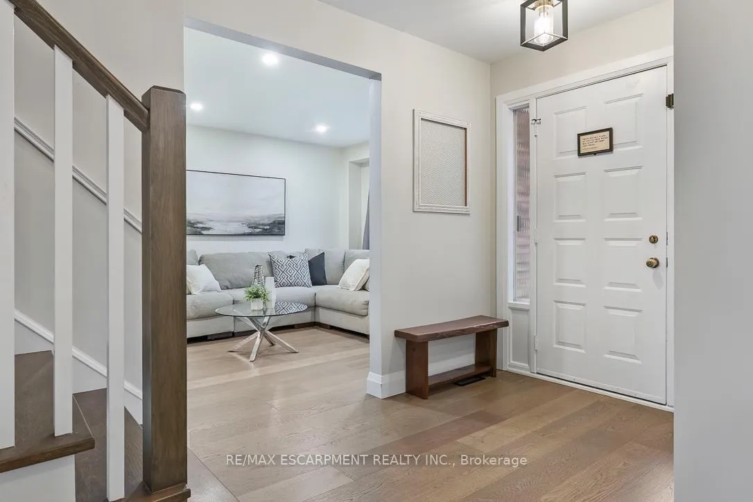 Photo 3 of 1 Parkway Place, Hamilton, Dundas — HOMEH