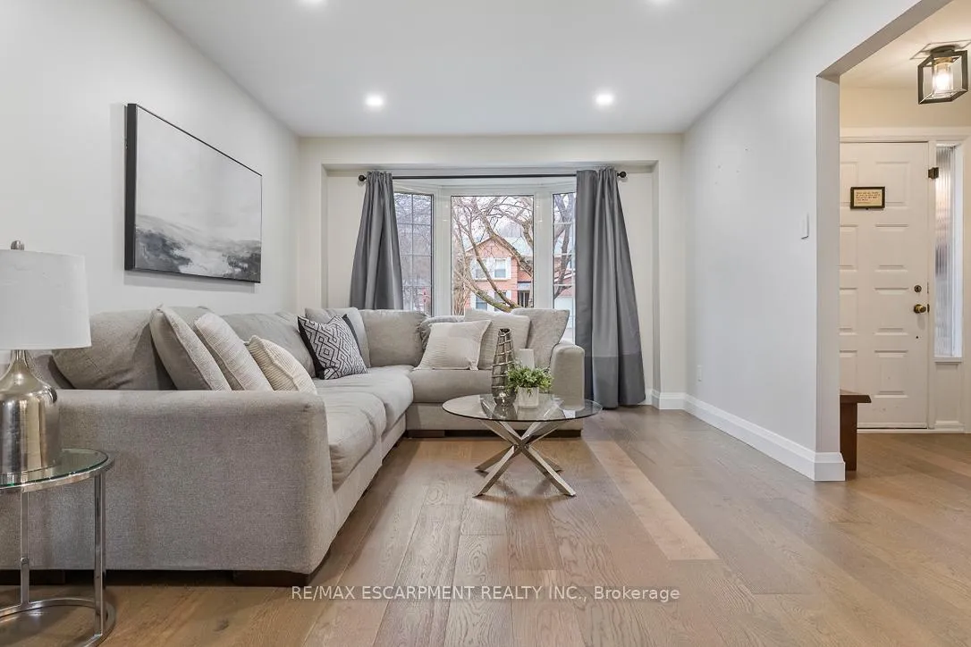 Photo 4 of 1 Parkway Place, Hamilton, Dundas — HOMEH