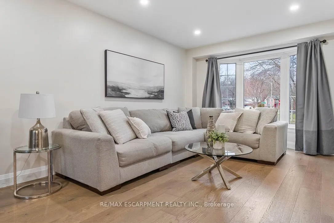 Photo 5 of 1 Parkway Place, Hamilton, Dundas — HOMEH