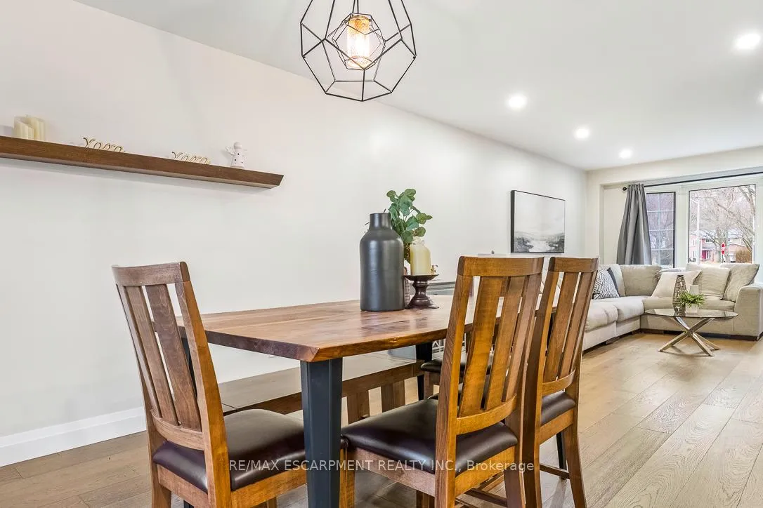 Photo 10 of 1 Parkway Place, Hamilton, Dundas — HOMEH