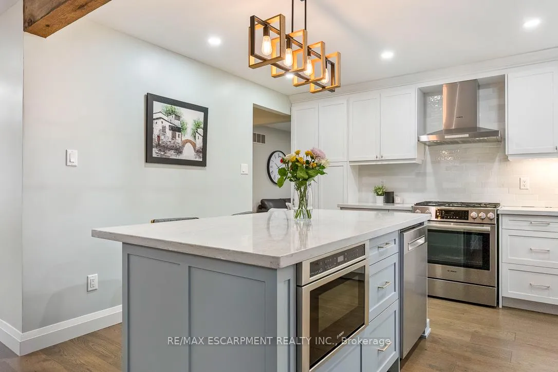Photo 12 of 1 Parkway Place, Hamilton, Dundas — HOMEH