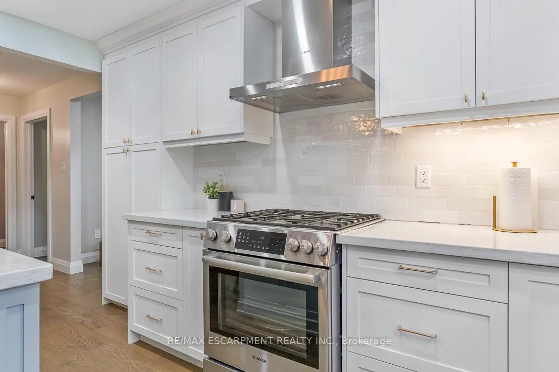 Photo 17 of 1 Parkway Place, Hamilton, Dundas — HOMEH