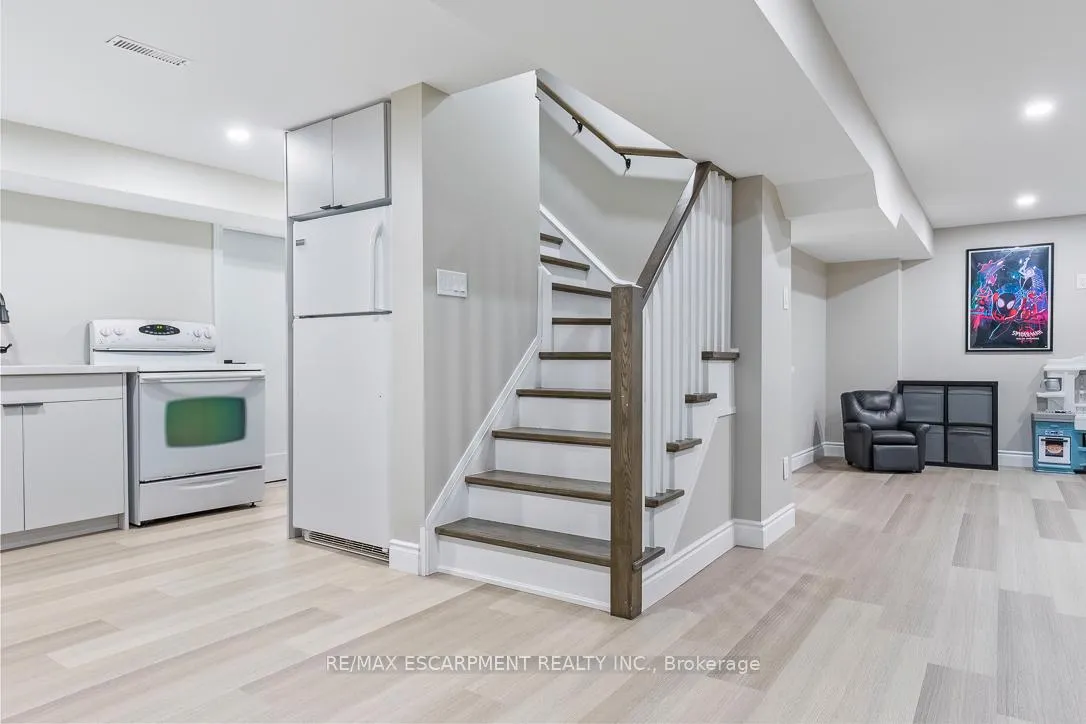 Photo 33 of 1 Parkway Place, Hamilton, Dundas — HOMEH