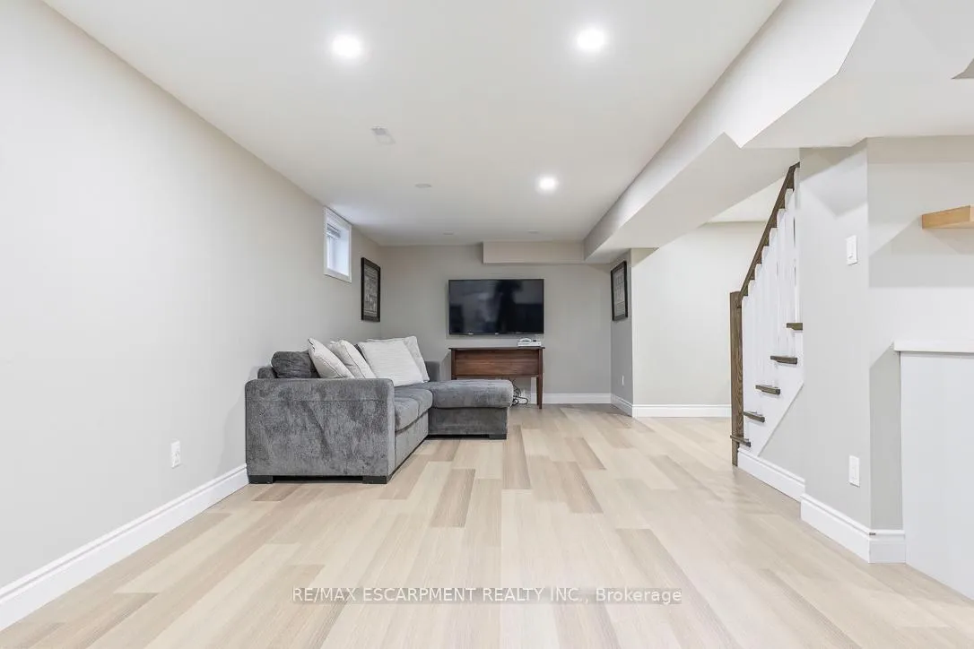 Photo 35 of 1 Parkway Place, Hamilton, Dundas — HOMEH
