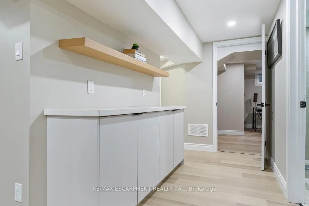 Photo 36 of 1 Parkway Place, Hamilton, Dundas — HOMEH