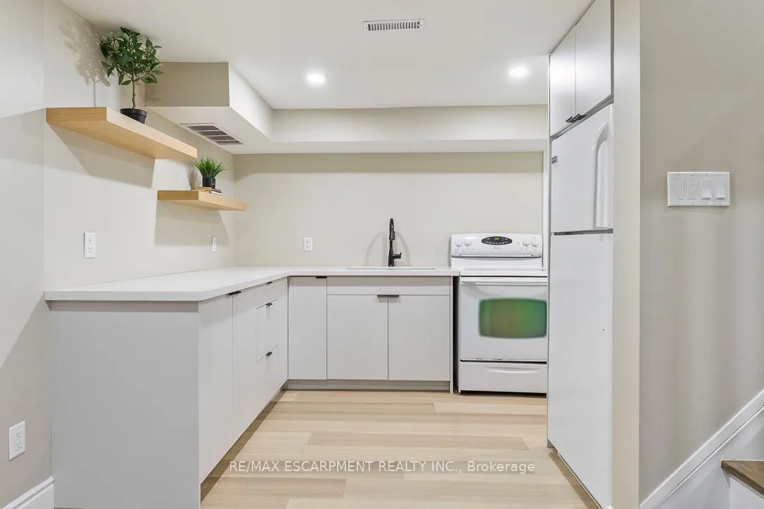 Photo 37 of 1 Parkway Place, Hamilton, Dundas — HOMEH