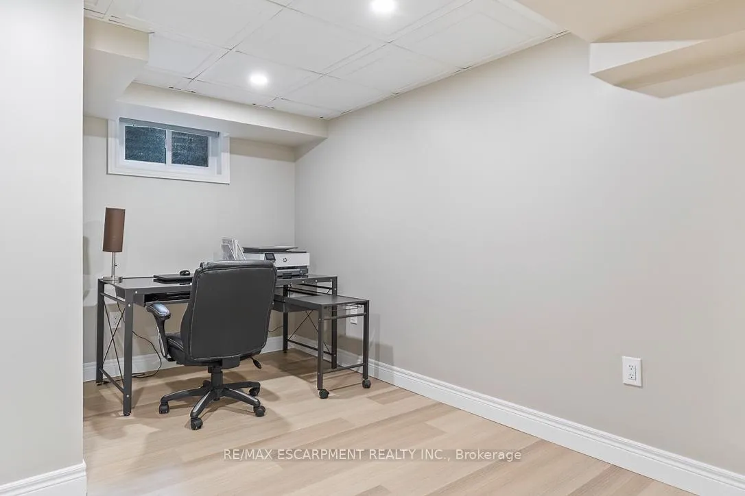 Photo 39 of 1 Parkway Place, Hamilton, Dundas — HOMEH