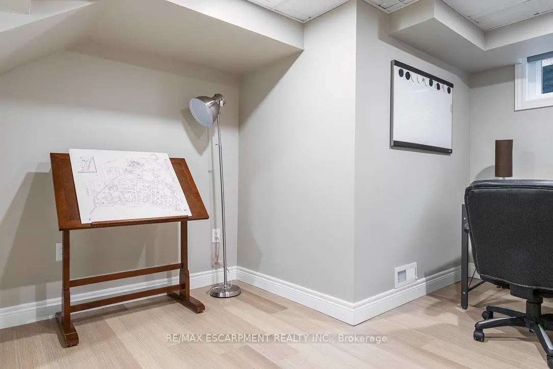 Photo 40 of 1 Parkway Place, Hamilton, Dundas — HOMEH