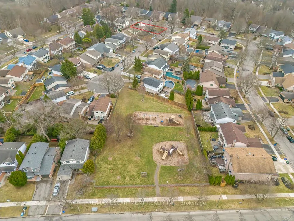 Photo 47 of 1 Parkway Place, Hamilton, Dundas — HOMEH