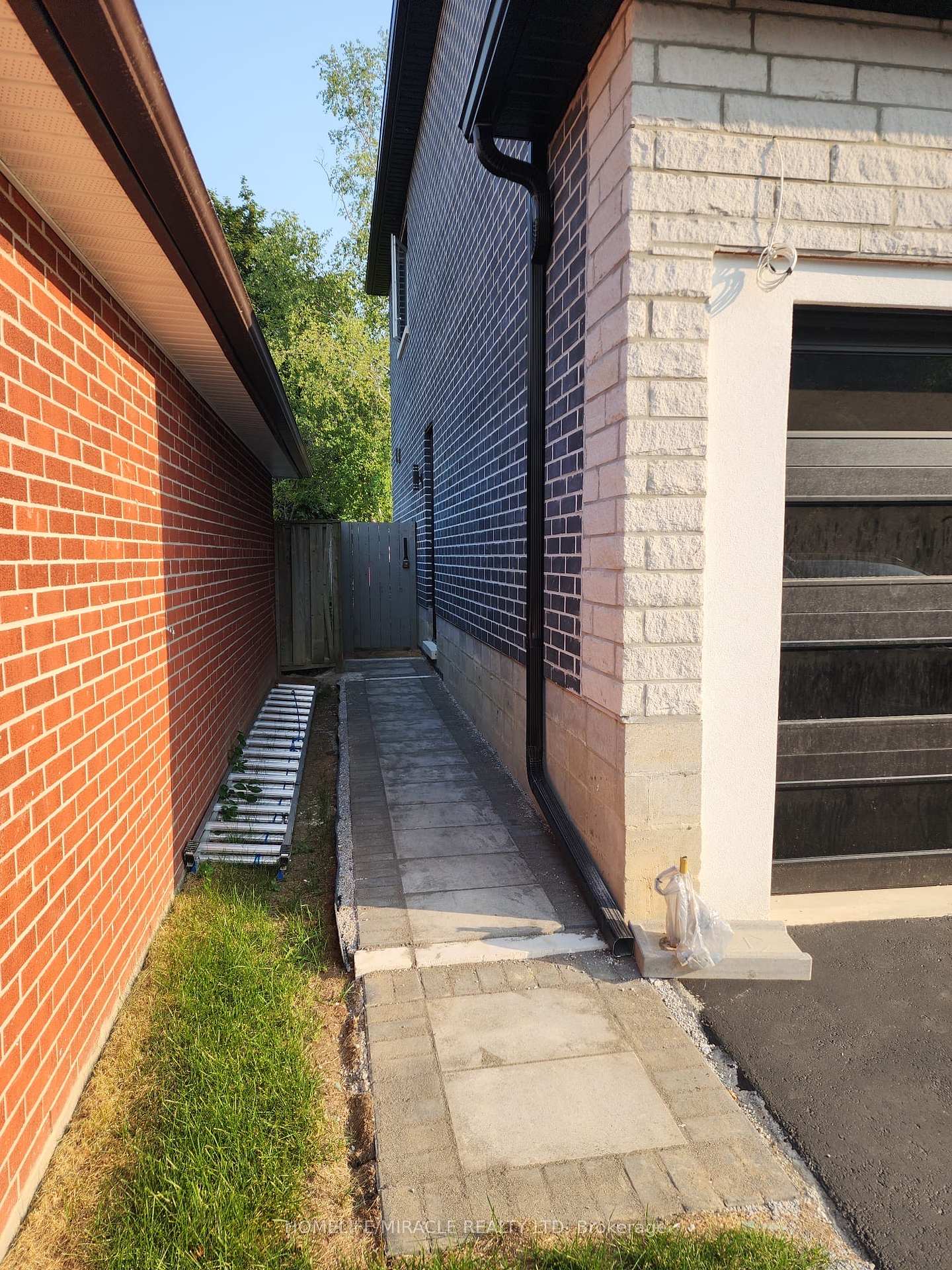 Photo 1 of 124 Pegasus Trail, Scarborough, Woburn — HOMEH