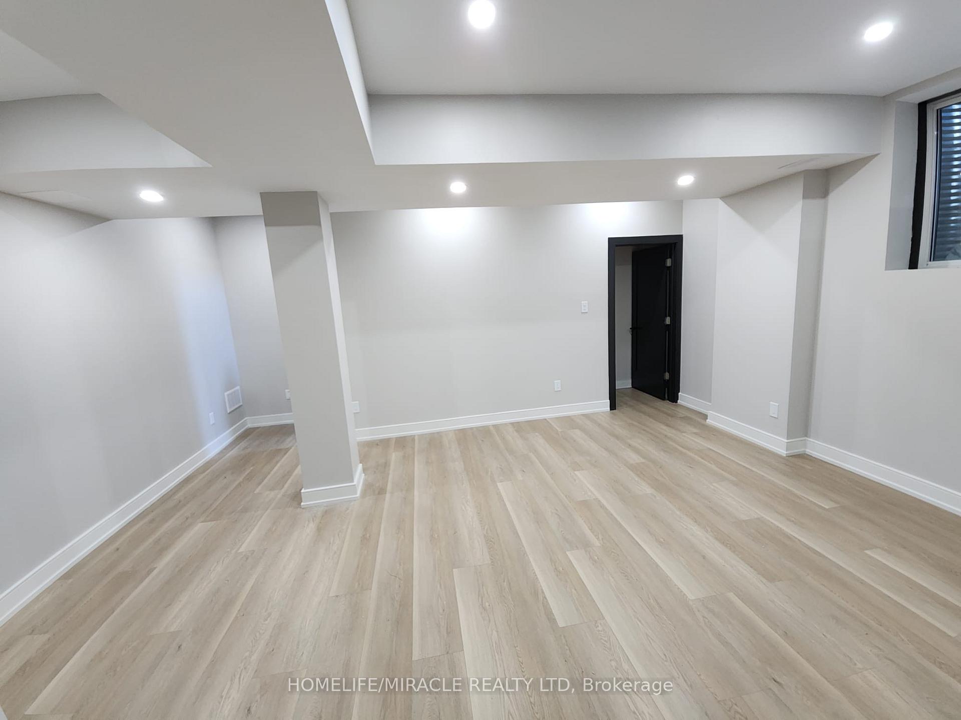Photo 4 of 124 Pegasus Trail, Scarborough, Woburn — HOMEH