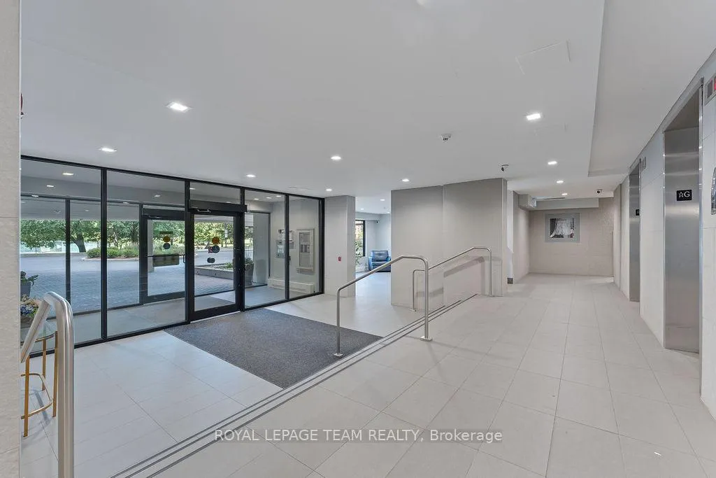 Photo 3 of Unit 302, 665 Bathgate Drive, Ottawa, Carson Meadows — HOMEH