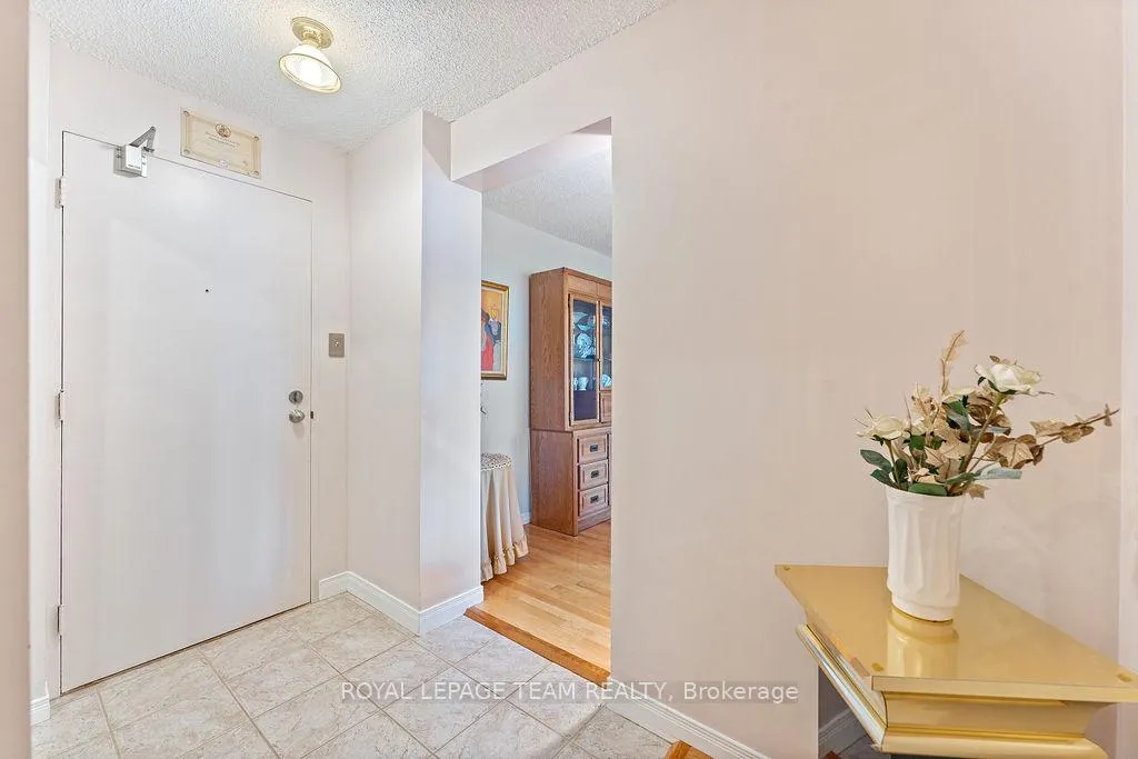 Photo 8 of Unit 302, 665 Bathgate Drive, Ottawa, Carson Meadows — HOMEH