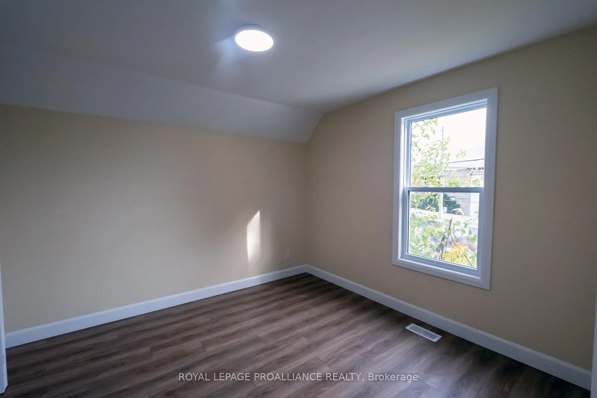 Photo 22 of 90 Dundas Street E, Belleville, Belleville Ward — HOMEH