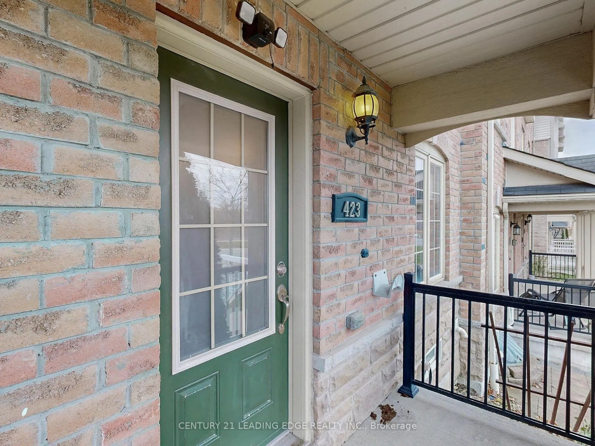 Photo 3 of 423 Rossland Road E, Ajax, Central East — HOMEH