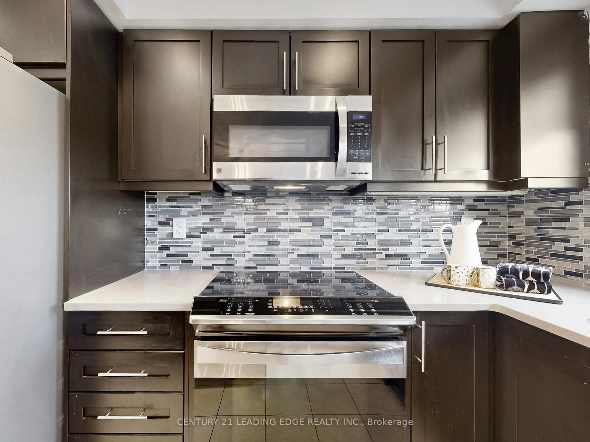Photo 16 of 423 Rossland Road E, Ajax, Central East — HOMEH